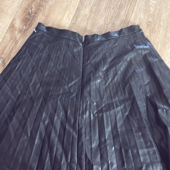 J crew pleated skirt - Picture 4 of 4